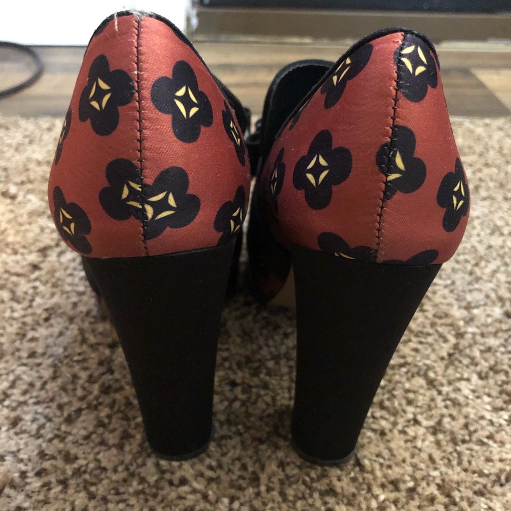 Heels - Picture 3 of 4